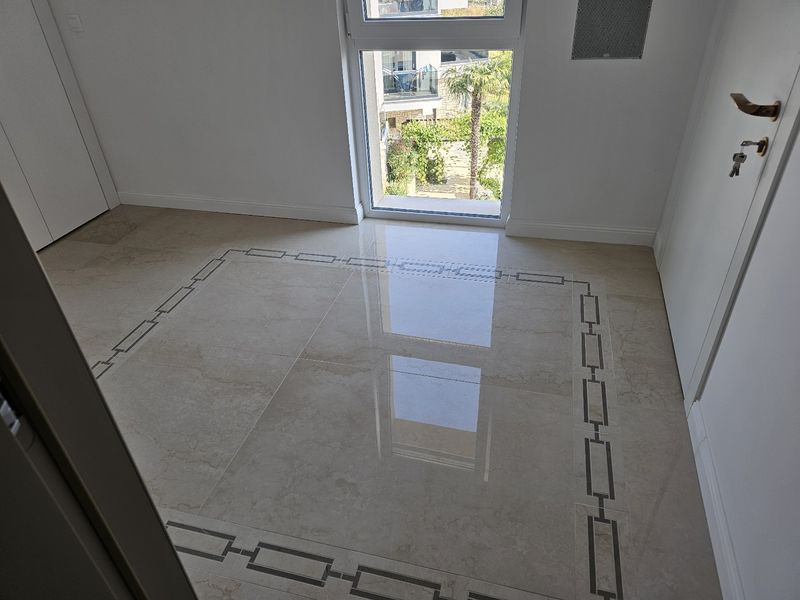 Elegantne podne pločice s dekorativnim uzorkom u predsoblju - postavljanje pločica Trogir