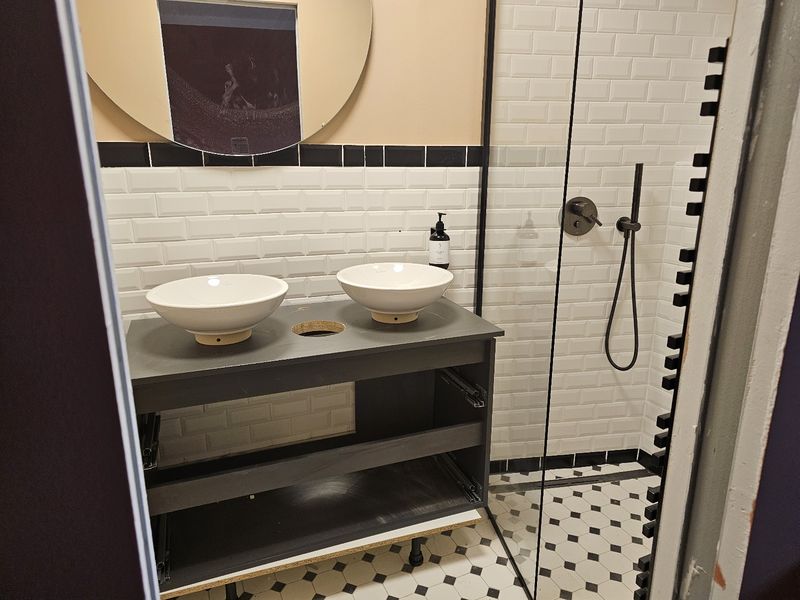 Kupaonica s duplim umivaonikom, metro pločicama i walk-in tušem - kompletna adaptacija Zagreb