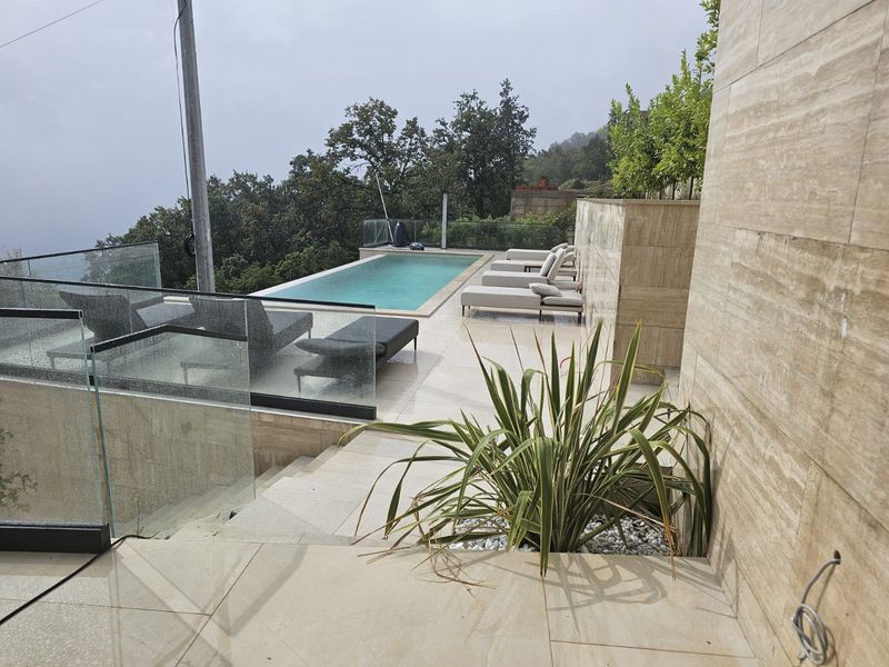 Terasa s bazenom i kamenim pločicama - postavljanje vanjskih pločica Split, Mantofly d.o.o.