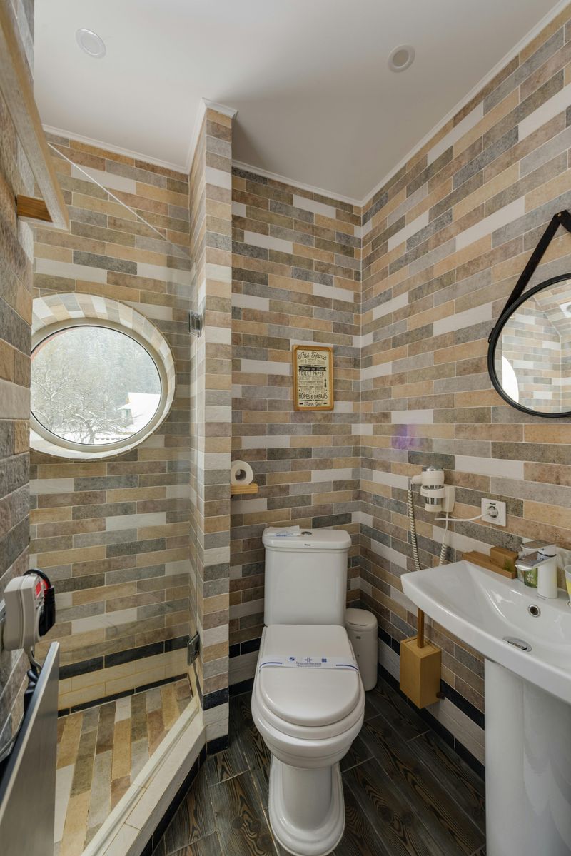 Profesionalno obložen WC prostor s modernim dizajnom pločica - WC pločice Zaprešić